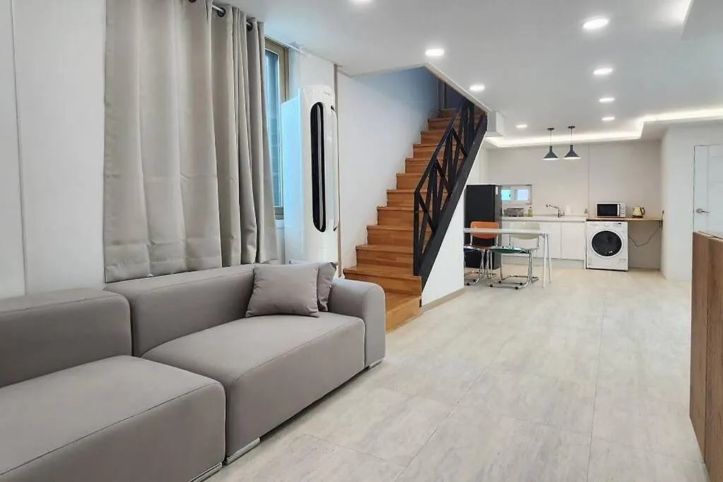 Apartamento C-5 White Linen House Seúl