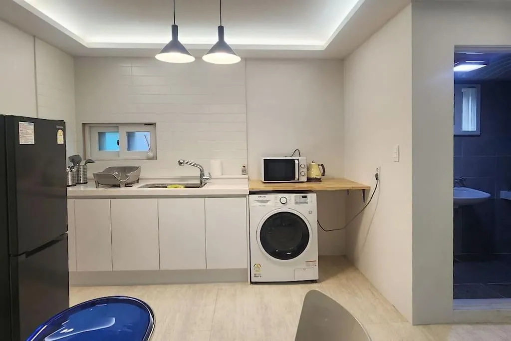 Apartamento C-5 White Linen House Seúl