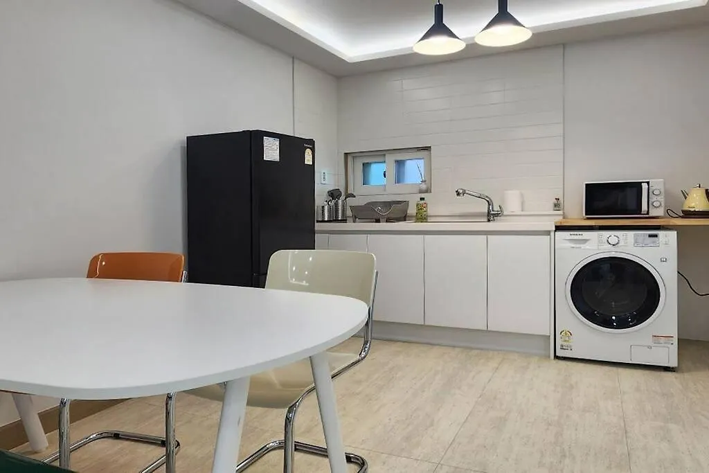 Apartamento C-5 White Linen House Seúl