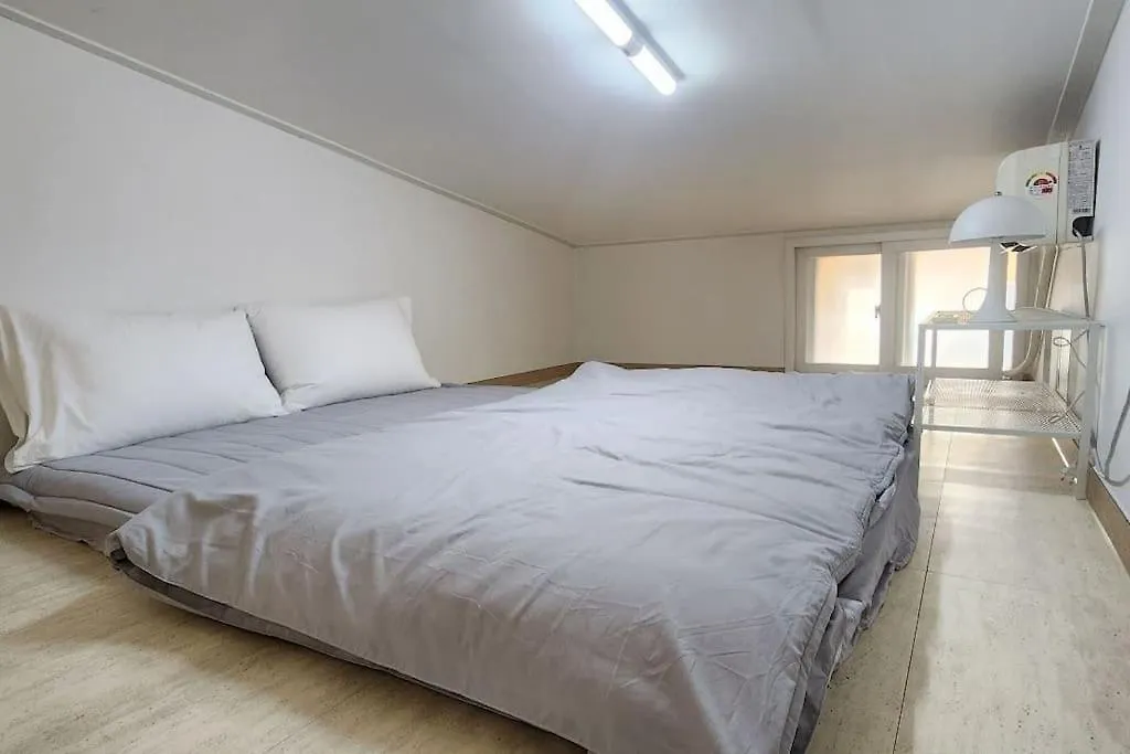 Apartamento C-5 White Linen House Seúl