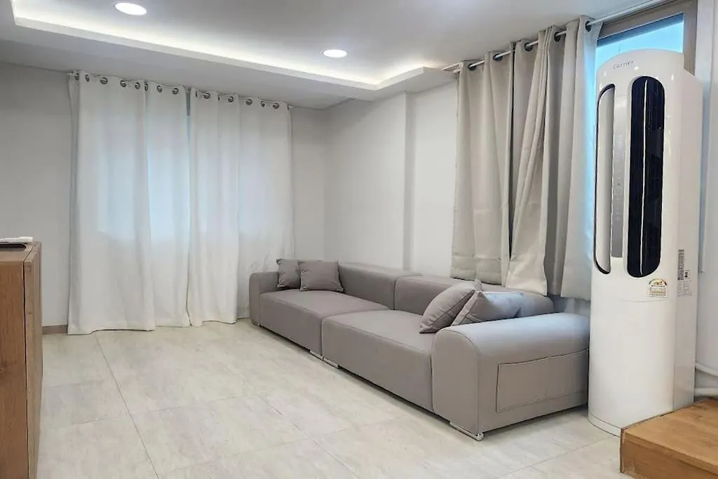 C-5 White Linen House Apartment Seoul